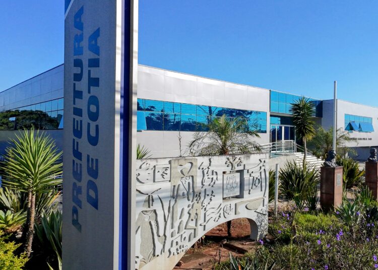 Prefeito Welington Formiga e Felicio Ramuth em visita ao Hospital Regional de Cotia